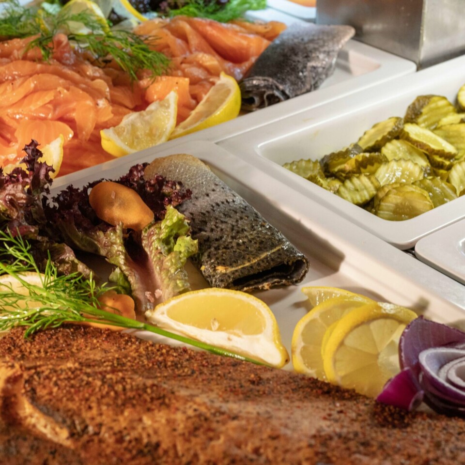 LOV: Har du savnet mat fra et slikt bord? Det tilhører Savalen Fjellhotell og Spa. Nå blir buffé lov igjen.