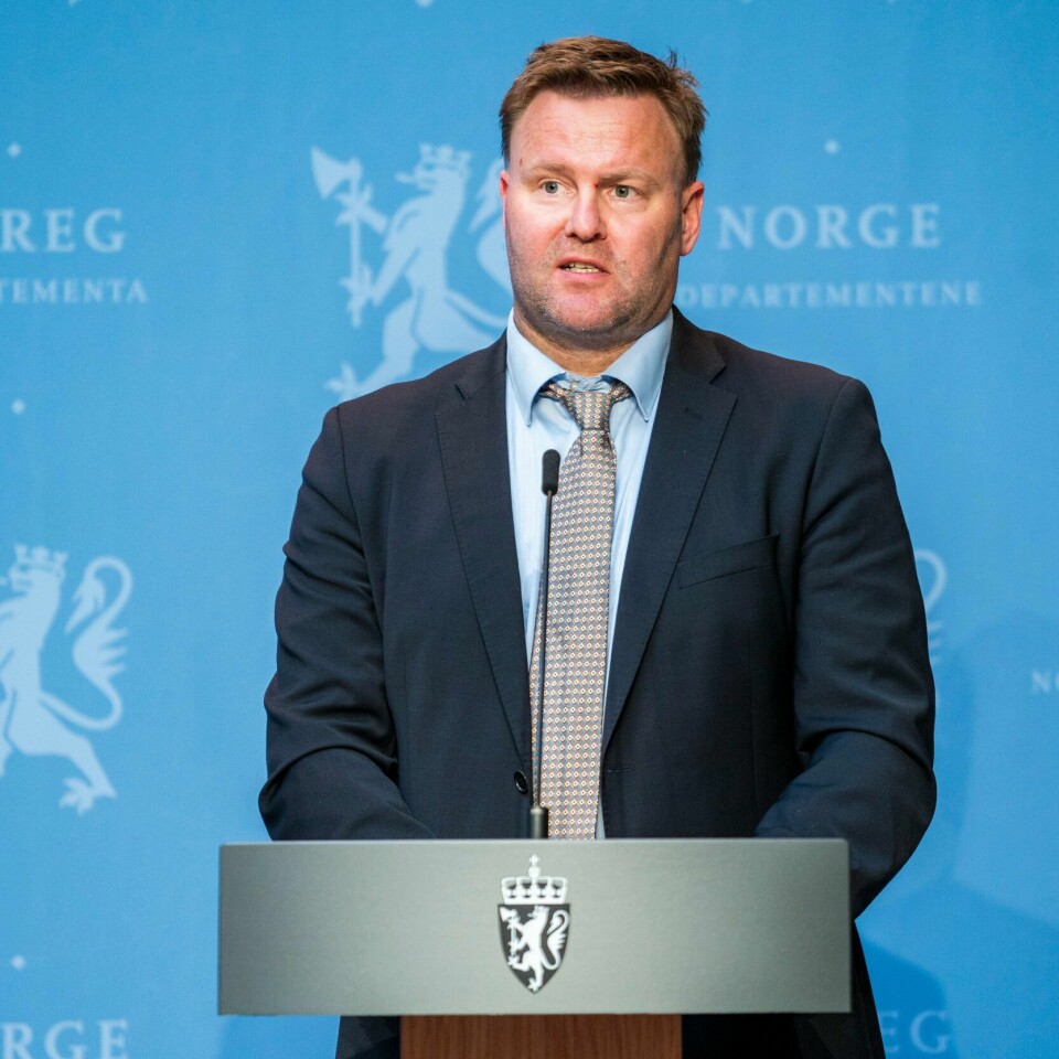 ADVARER FOLK: Espen Nakstad sier folk må huske rådene for å hindre smitte. Hvis folk dropper å følge reglene på ferie i utlandet, kan det fort bli mye mer smitte i Norge.