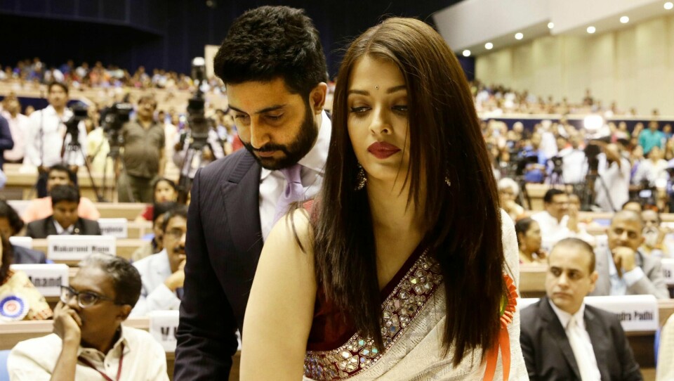 KORONA-SMITTET: Det indiske skuespiller-paret Abhishek og Aishwarya Bachchan har begge blitt smittet med korona-viruset. Det har også deres datter og faren til Abhishek, Amitabh Bachchan. Her fra den nasjonale film-pris-utdelingen i New Delhi i 2016.