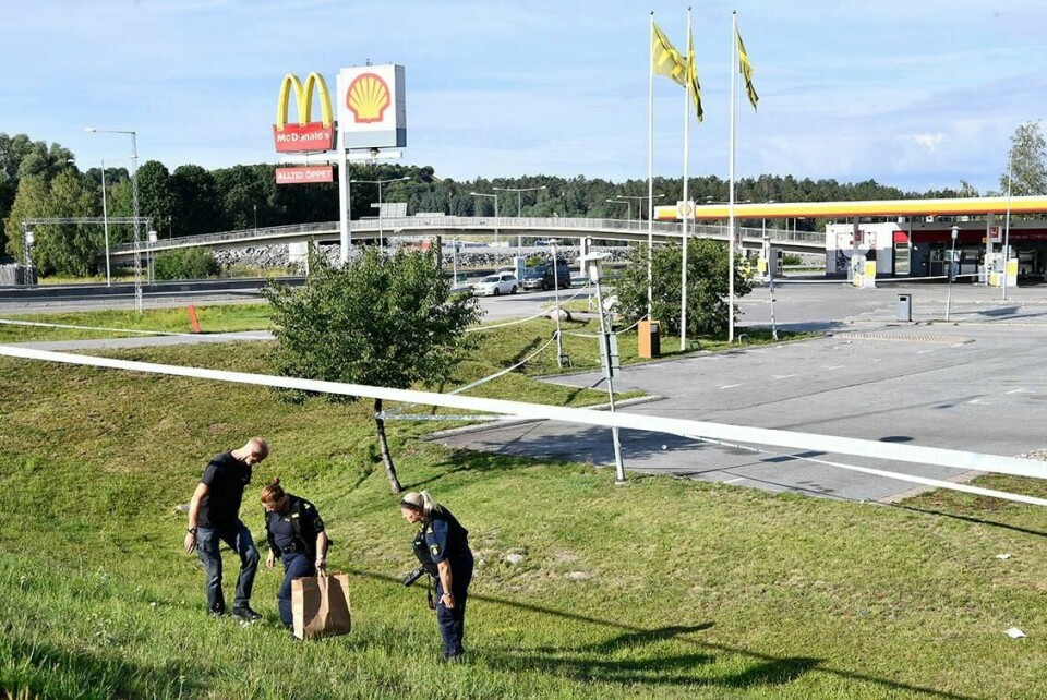 SKUTT: En 12 år gammel jente ble truffet av et skudd på denne bensinstasjonen i Sverige. Hun døde av skadene.