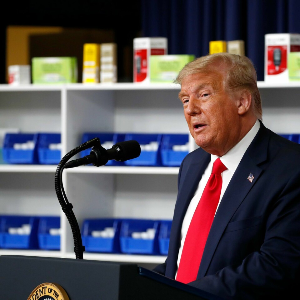 SPØR: Donald Trump spør på Twitter om årets valg i USA bør bli utsatt.