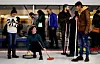 Yazidier fra Kurdistan prøver curling.