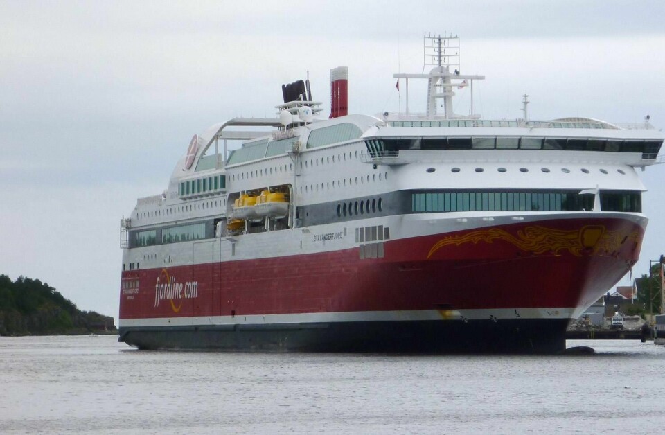 MUNNBIND: Folk som jobber på Fjord Lines ferjer, skal ha munnbind. Bildet viser en av ferjene i selskapet.