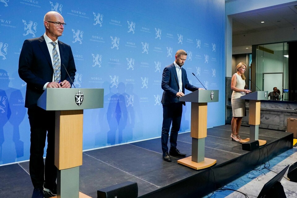 REIS MINDRE: Helsemyndighetene ber folk reise mindre framover. Det gjelder både for buss og tog, men også reiser til andre land. Nå er de bekymret for korona-smitten i Norge igjen.