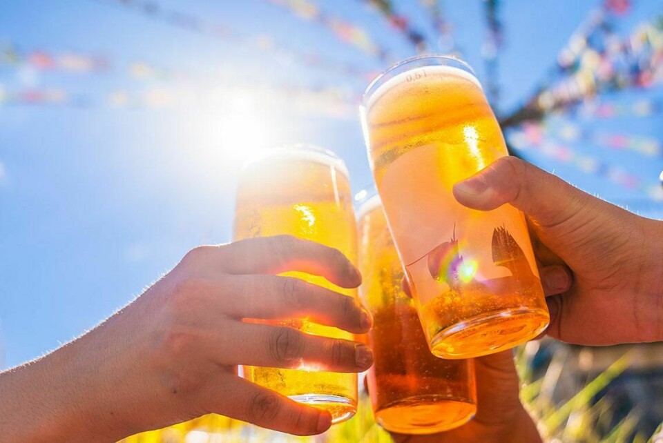 ALKOHOL: Drikke med alkohol må serveres ved bordene. Det gjelder på arrangementer.