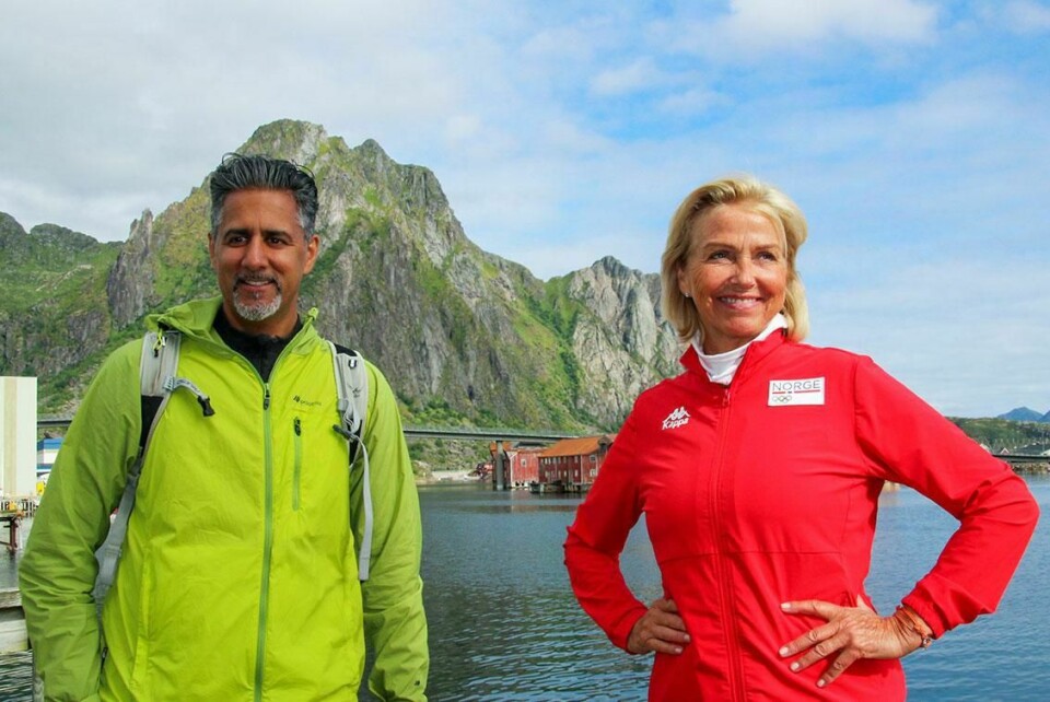 STØTTE: Kulturminister Abid Raja ga torsdag én milliard kroner ekstra til idrett og frivillighet. Det skal hjelpe de som har tapt penger under korona. Her er han sammen med idretts-president Berit Kjøll i Svolvær.