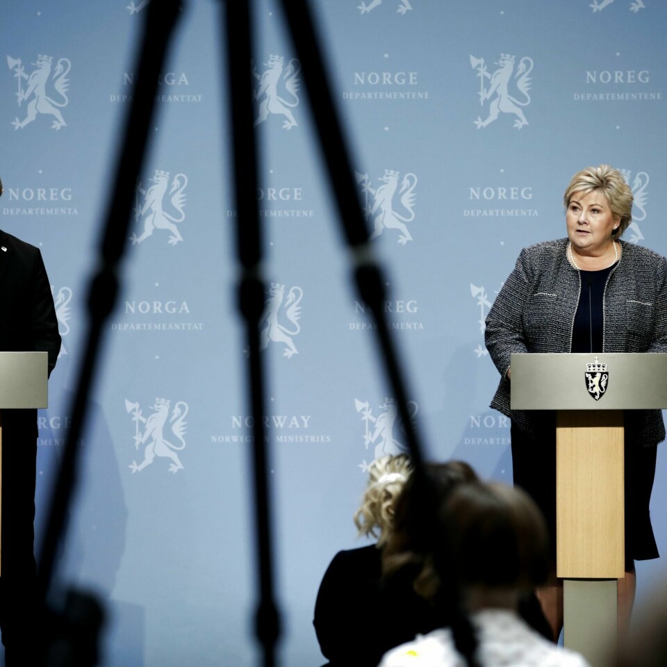 ÅPNER IKKE: Helse- og omsorgs-minister Bent Høie og statsminister Erna Solberg gir informasjon om korona-situasjonen.