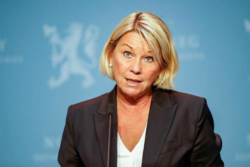 REISER: Folk bør ikke reise til utlandet dersom det ikke er strengt nødvendig. Det sa justisminister Monica Mæland fredag.