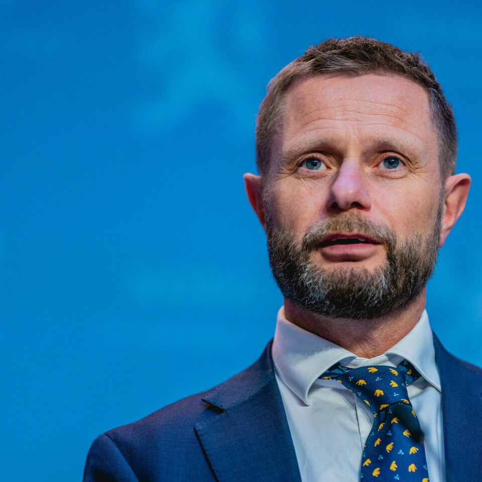 BØNN: Helseminister Bent Høie kom med en bønn. Han ber alle syke holde seg hjemme.