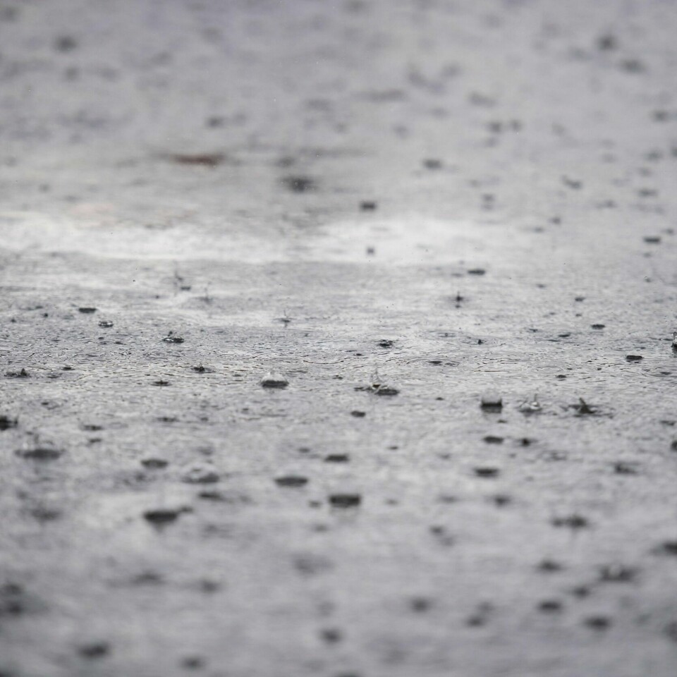 VÅTT: Sør-Norge får nok litt regn mot slutten av uka. Men det blir ikke særlig kaldt av den grunn.