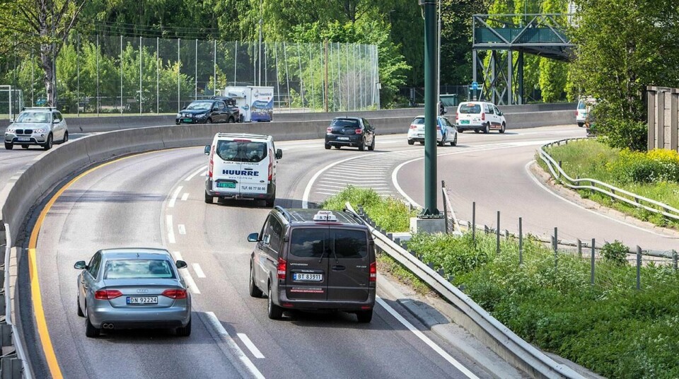 SIKKERHET: Appen Hold skal få folk til å la mobilen ligge mens de kjører bil.