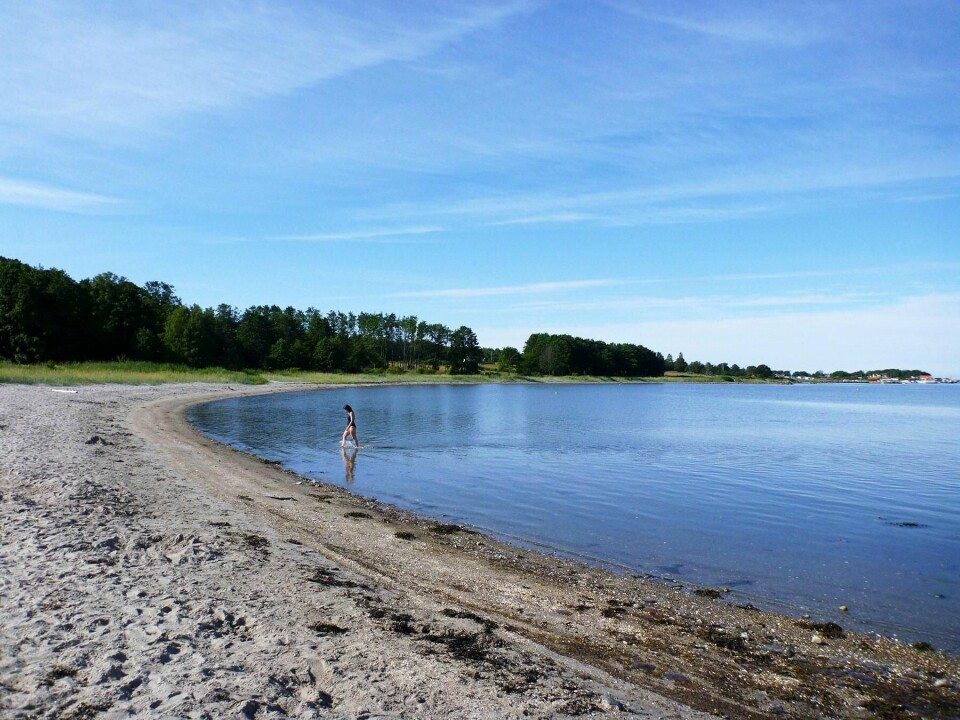 BORTE?: Havet vil stige med rundt 80 centimeter rundt kysten av Norge, ifølge forskere. Dermed kan strender bli mindre eller forsvinne helt.