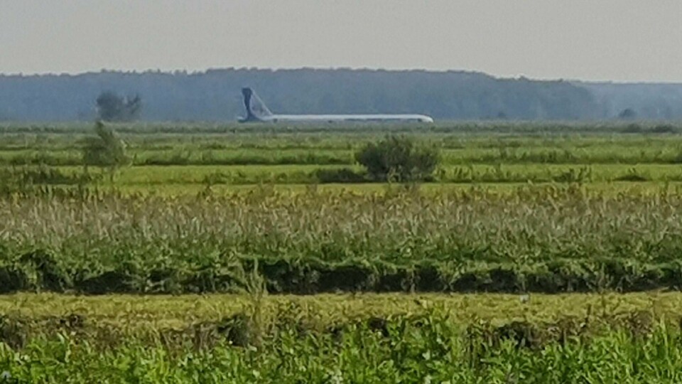 LANDET: Piloten Damir Yusupov nødlandet et fly i en maisåker. Ingen personer døde.