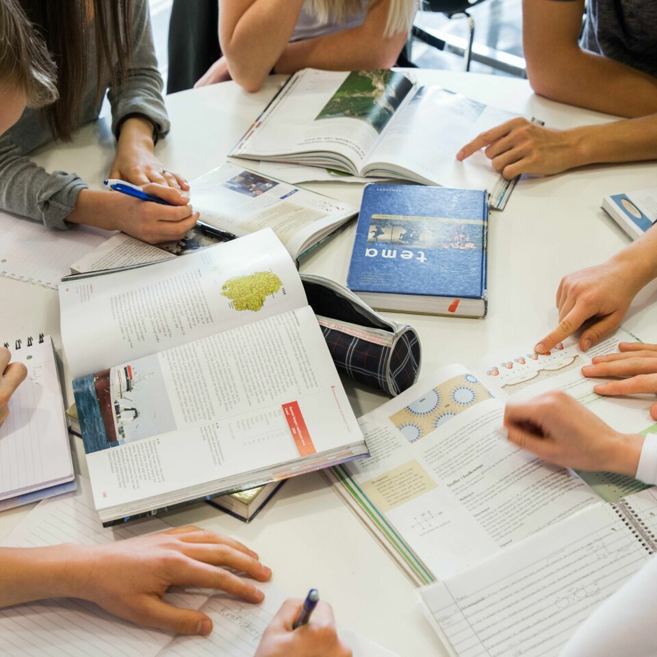 UNGDOM: Det går stort sett bra med norsk ungdom. Men det er litt flere som ikke trives på skolen, viser en rapport.