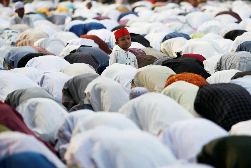 FEIRING: Søndag skal tusenvis av muslimer feire høytiden eid i Norge. Politiet vil sørge for en sikker feiring. Feiringen er allerede i gang i flere land.