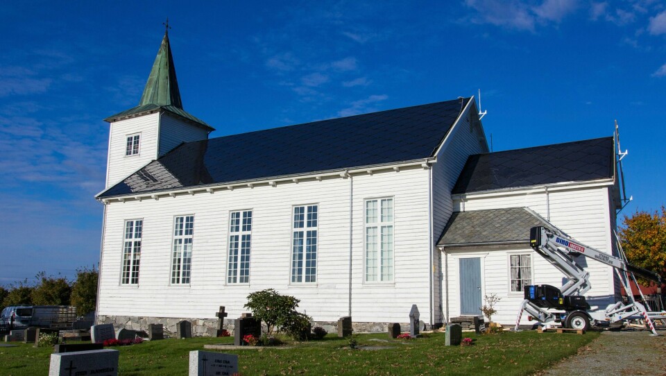 SOL: Sola gir strøm til Strand kirke i Rogaland. Kirken er Norges første med solcelletak.