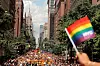 Bildet viser den store folkemengden som gikk i Pride-tog i New York i USA.