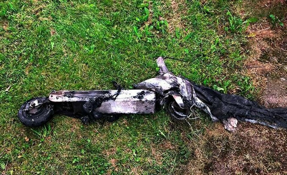 SPARKESYKKEL: Denne elektriske sparkesykkelen tok fyr. Det skjedde inne i en leilighet i Tønsberg i Vestfold.