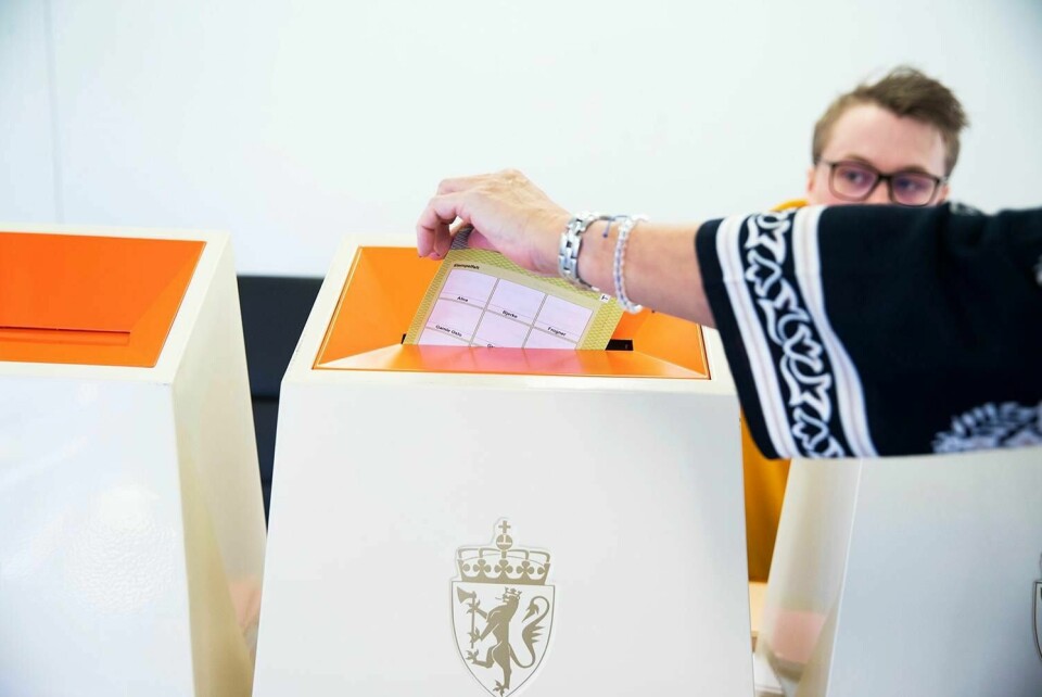 STEMMER: Snart stenger valglokalene. Da skal stemmer telles. Resultater blir kjent etter hvert. Klartale.no følger valget utover kvelden.