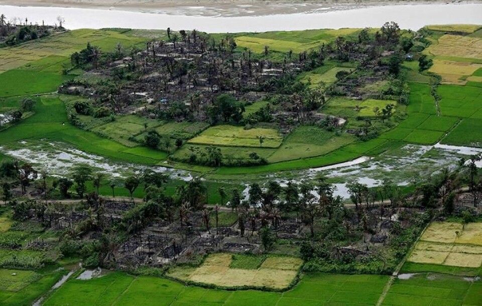 ØDELAGT: Bildet viser en nedbrent rohingya-landsby. Den ble brent ned i 2017. Nå har myndighetene fjernet flere slike ødelagte landsbyer helt.