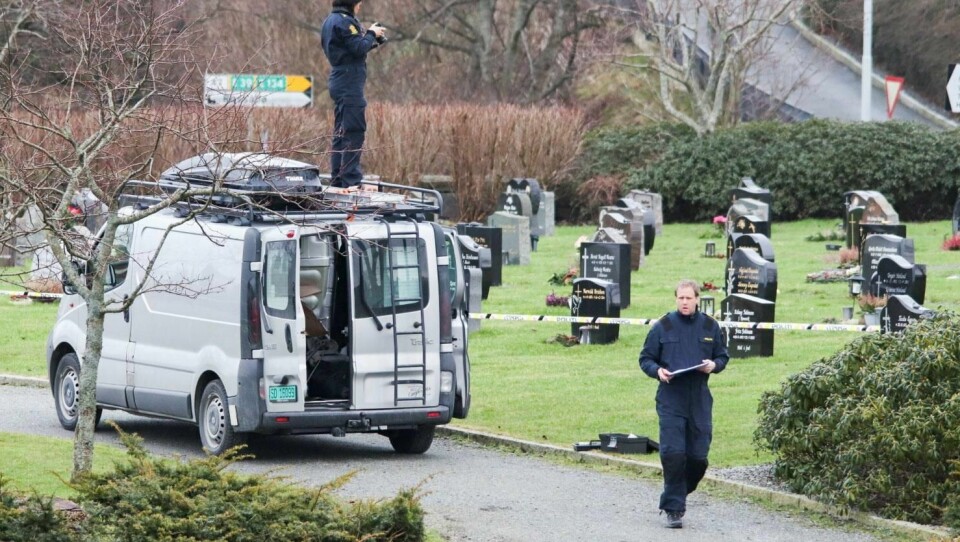DRAP: En kvinne ble drept med øks. Det skjedde på en gravlund i Haugesund i februar. En mann er tiltalt.