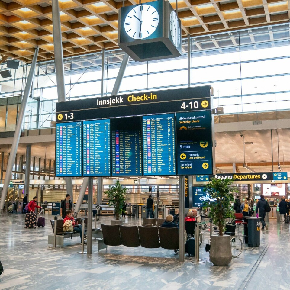 FLY: Folk fryktet for flyreisene sine mandag. Selskapet Thomas Cook gikk konkurs. Det eier reiseselskapet Ving og flere andre selskaper.