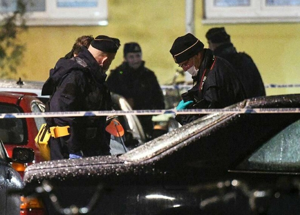 SKYTING: Politiet i Malmö i Sverige har mye å gjøre. Her jobber de på stedet der en mann ble drept i november i fjor.
