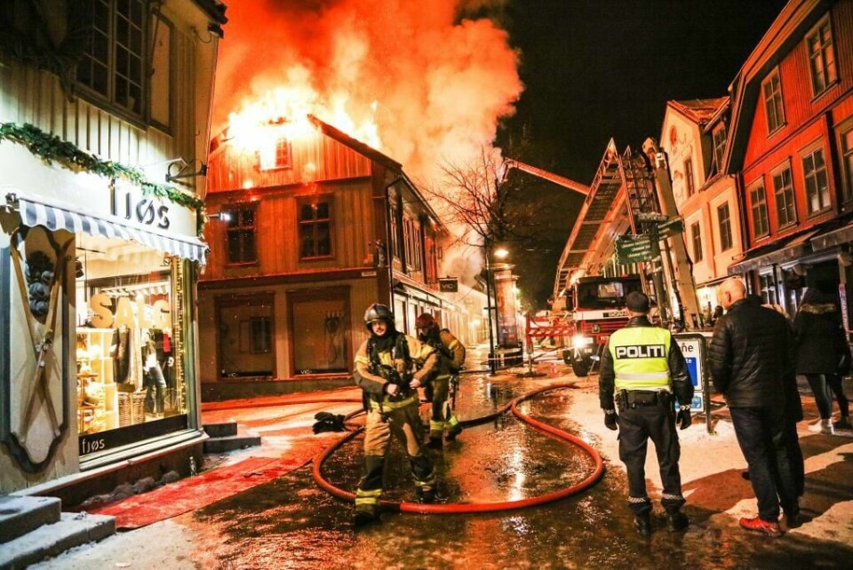 BRANN: En eldre bygård brant på Lillehammer i Oppland. Bygården er helt ødelagt.