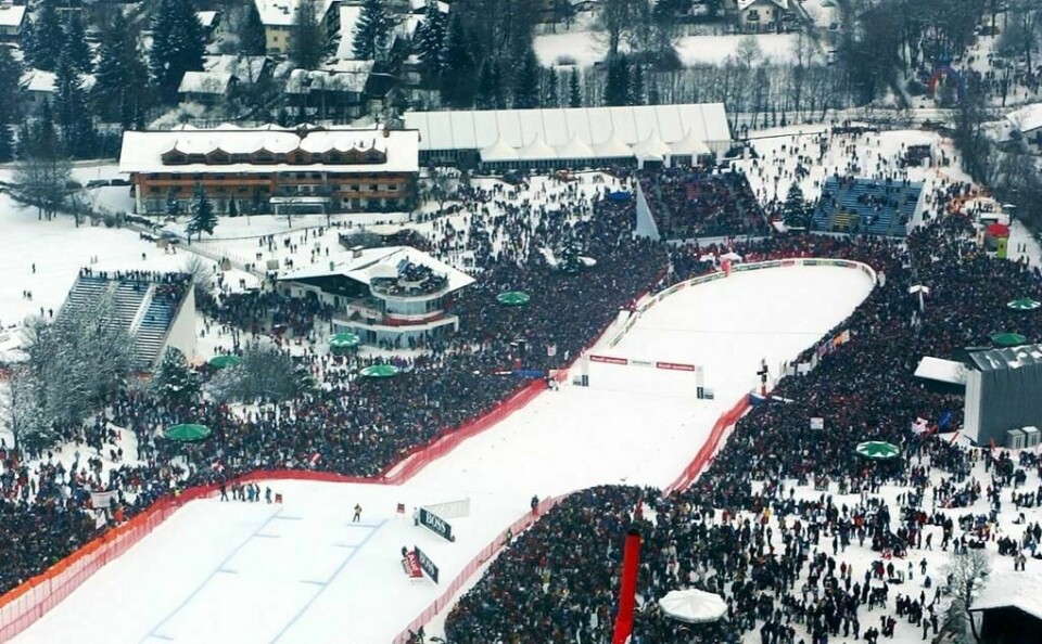 ØSTERRIKE: Løypa Die Streif er kjent for å være tøff. Her ser vi området der alpinistene kjører i mål.