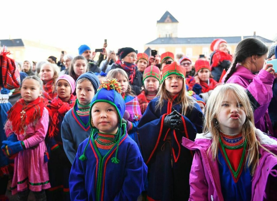 FEIRING: Mange samiske barn var med på åpningen av jubileumsuka Tråante mandag. Da var det 100 år siden det første samiske landsmøtet.