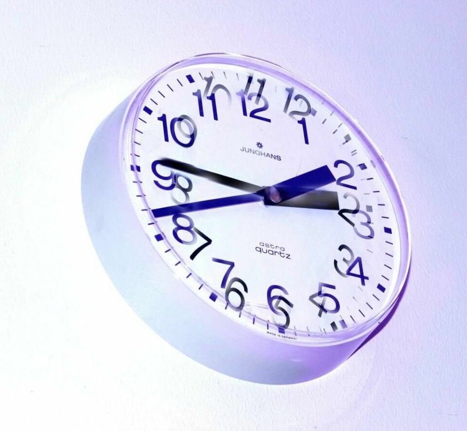KLOKKA: Still klokka én time mot sommeren. Da blir tida riktig.