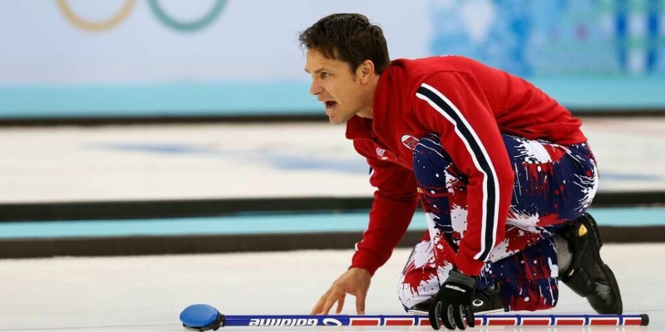 KJEMPER:  Det norske landslaget gjør det bra i verdensmesterskapet i curling i Sveits. Bildet viser Thomas Ulsrud i aksjon under OL i Russland i 2014.