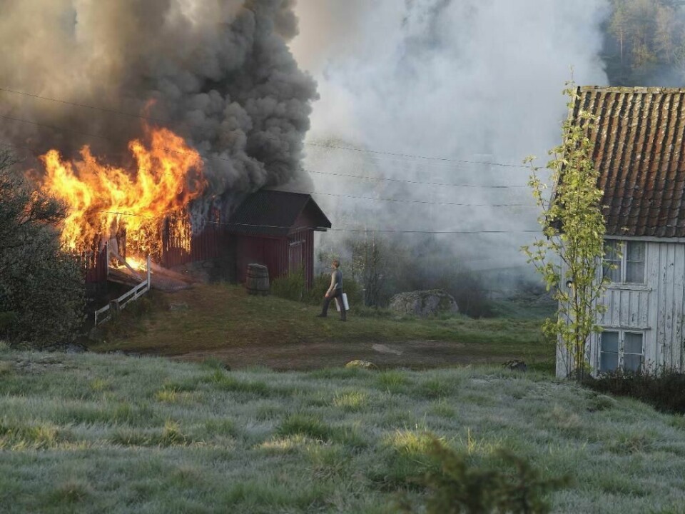 BRANN: Flere hus måtte brennes for å lage film om de mange brannene på 1970-tallet på Sørlandet.