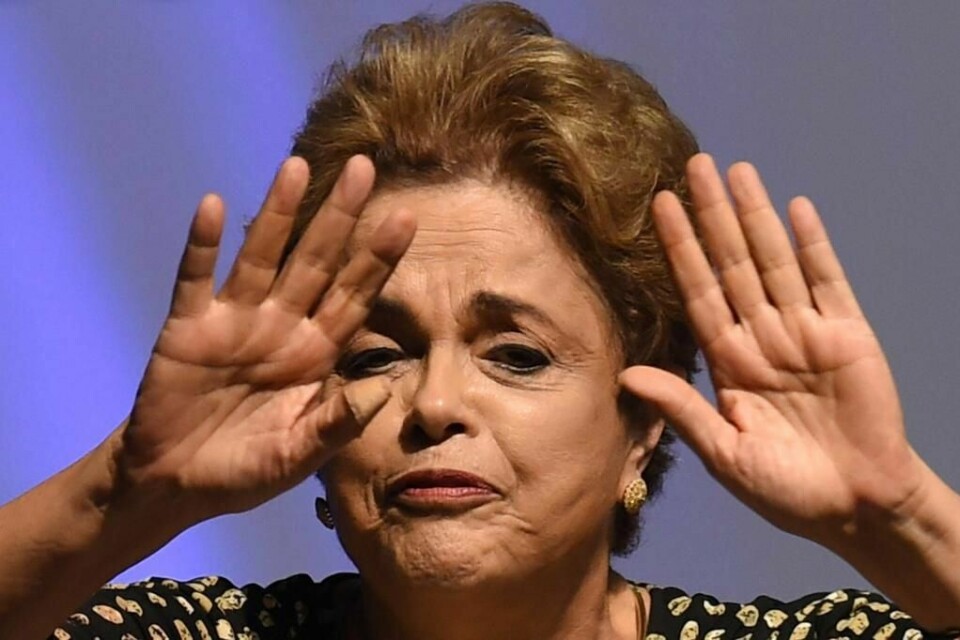 PAUSE: Dilma Rousseff er president i Brasil. Hun må ta pause fra jobben i seks måneder. Årsaken er at hun stilles for riksrett. Det ble bestemt torsdag.