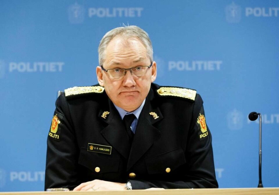 PASS: Nye regler for pass skaper problemer. Nå endrer Politidirektoratet reglene. De som har pass med teksten «Fødested ukjent» får nye pass. De trenger ikke betale nytt gebyr. Bildet viser politidirektør Odd Reidar Humlegård.