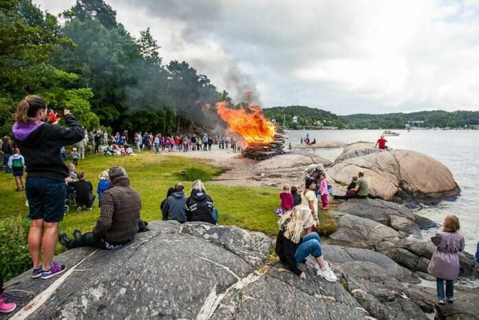 TRADISJON: Sankthansaften tennes det store bål over hele Norge. Det er for å feire sankthans og midtsommer. Bildet er et illustrasjonsfoto.