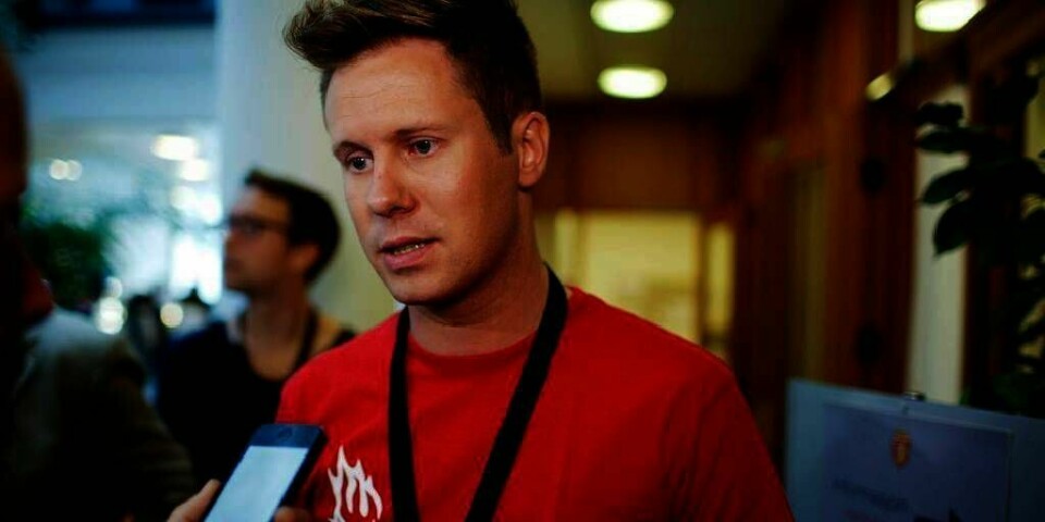 RÅD: Ungdoms-partiet AUF bør vente med å bestemme hva som skal skje på Utøya. Det mener eksperter på traumer. Eskil Pedersen er leder i AUF. Han sier at de lytter til rådene, men at det er AUF som må bestemme ha som skal skje med øya.