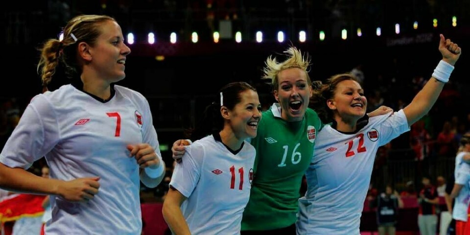 VANT: Håndball-jentene vant gull i De olympiske leker (OL) lørdag. Målvakt Katrine Lunde Haraldsen i grønn trøye jublet sammen med spillerne. Men Norge har ikke vunnet så mange medaljer denne gangen.