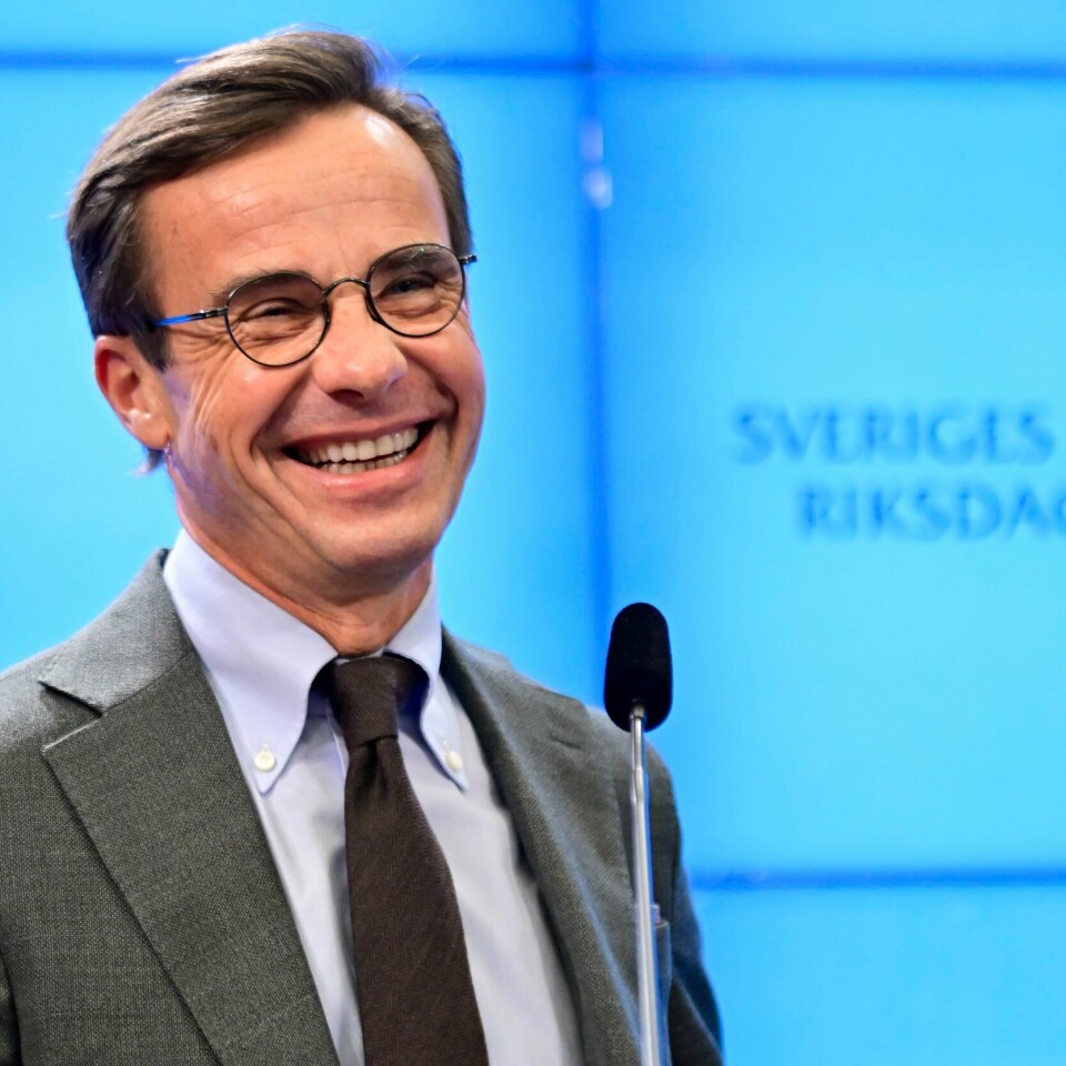 SVERIGE: Moderaternas partileder Ulf Kristersson blir Sveriges nye statsminister. Det var en fornøyd Ulf Kristersson som onsdag holdt pressekonferanse for å informere om at han nesten er i havn med et nytt svensk regjeringsalternativ, men at han har bedt om to dager til for å få alle detaljer på plass. Foto: Jonas Ekströmer / TT / NTB