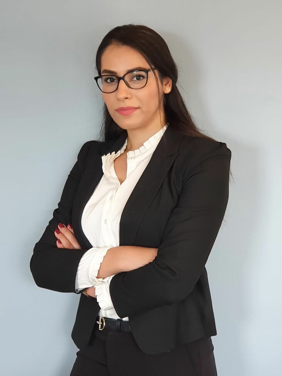 ADVOKAT: Donya Alizadeh er advokat-fullmektig. Hun snakker for flere som var til stede under demonstrasjonen. N