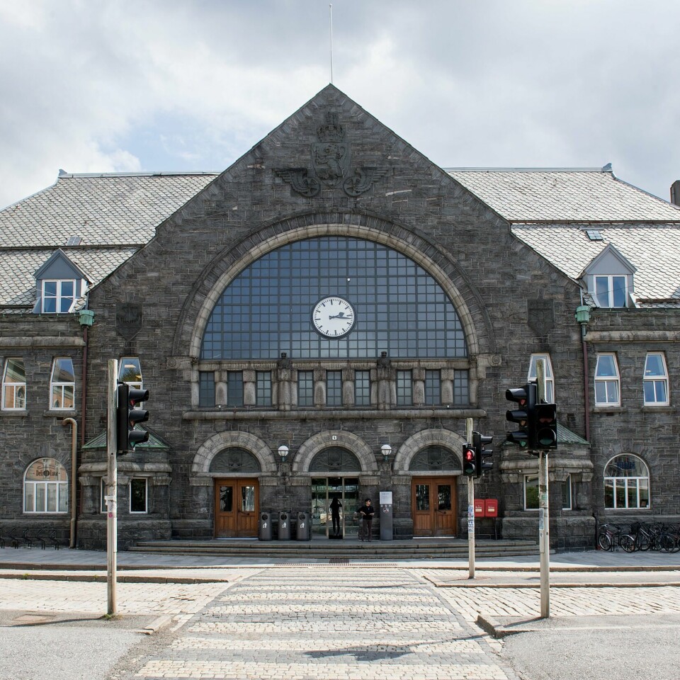 ENERGI: Nå har Bane Nor bestemt at de vil senke temperaturen på togstasjonene sine. Det kommer som følge av høye priser på strøm.