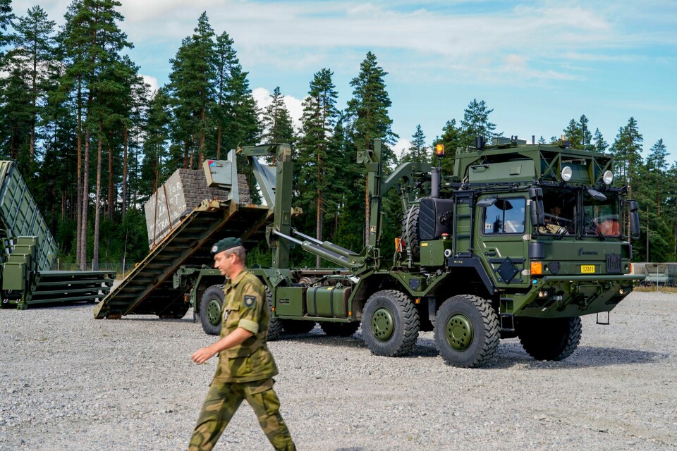 FORSVARET: Regjeringen vil bruke en del penger på Forsvaret framover. Bildet er av Stridstrenbataljonen/Brigade Nord når de mottar de første lastevogner til Hæren på Sessvollmoen leir. Det skjedde tirsdag denne uka. Stridstrenbataljonen/Brigade Nord mottok tirsdag de første nye lastevognene til Hæren på Sessvollmoen leir. Foto: Gorm Kallestad / NTB