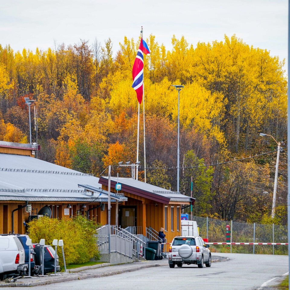 STANSET: En mann fra Russland ble stanset på grensa ved Storskog tirsdag. Han er nå siktet for å ha fløyet drone i Norge. Den norsk-russiske grenseovergangen mellom Russland og Norge ved Storskog i Finnmark torsdag morgen.Foto: Lise Åserud / NTB