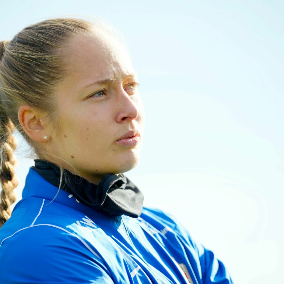 FOTBALL: Aurora Mikalsen ser på de vanskelige landskampene som noe positivt. Det mener også mange av de andre jentene på landslaget. Aurora Mikalsen ser de vanskelige landskampene mot Nederland (tirsdag) og England (i november) som en motiverende utfordring og frykter ikke et nytt stortap av typen de lagene har påført Norge i senere tid. Foto: Beate Oma Dahle / NTB