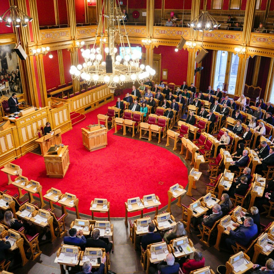 STØTTER: De som får trygd, skal få bevege seg fritt. Slik EØS-avtalen sier, mener et flertall på Stortinget. Bildet viser det 167. storting som konstituerte seg før den offisielle åpningen. Foto: Javad Parsa/NTB