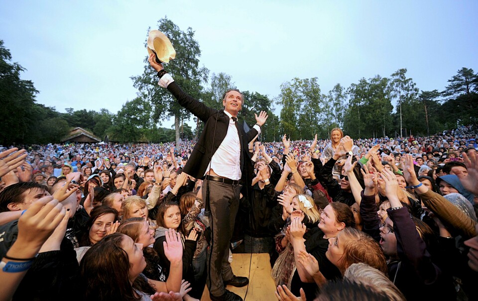 MUSIKK: Kaizers Orchestra, her ved vokalist Janove Ottesen under Molde Jazzfestival for ti år siden. Nå skal bandet spille sammen igjen. Kaizers Orchestra, her ved vokalist Janove Ottesen under Molde Jazzfestival i 2011.Foto: Vidar Ruud / NTB