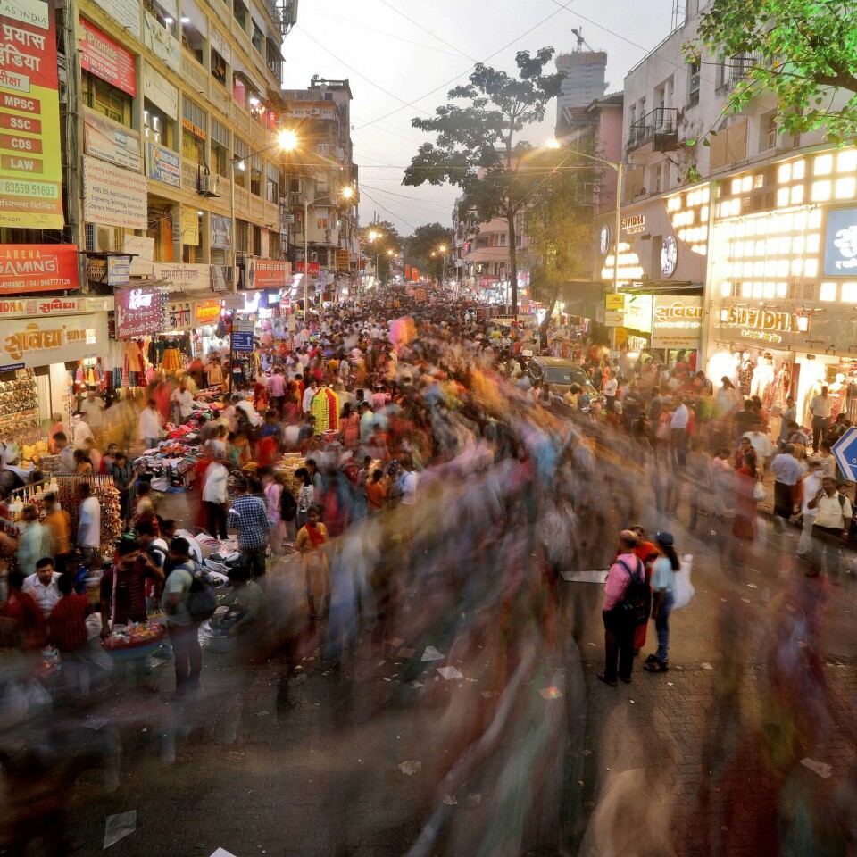 MANGE: Mange indere er samlet til festival i Diwali in Mumbai i India i oktober i år. India er et av landene der befolkningen vokser raskt. Bildet viser folkemengde i India.