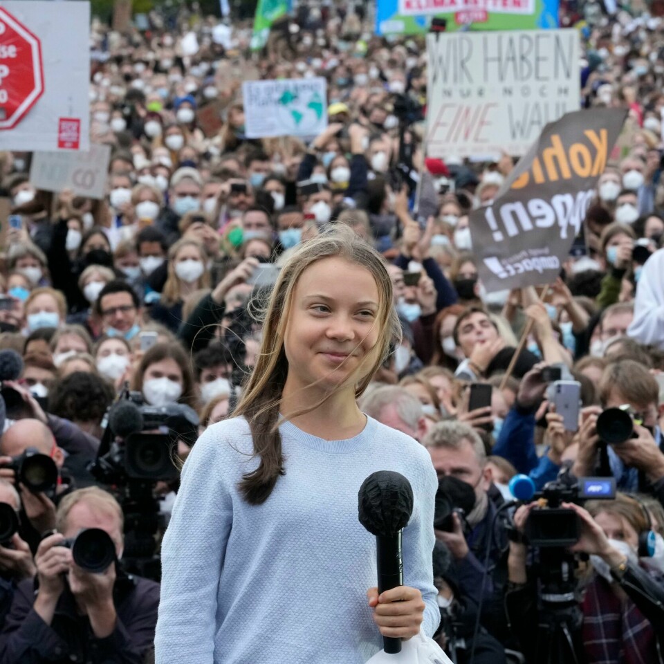 KLIMA: Greta Thunberg er en svensk klimaaktivist. Hun har stått i front for en klimaprotest over hele verden. Nå ønsker hun å gi mikrofonen videre til andre.Her fra en demonstrasjon i Tyskland i fjor. Greta Thunberg er en svensk klimaaktivist. Hun har stått i front for en klimaprotest over hele verden. Nå ønsker hun å gi mikrofonen videre til andre.Her fra en demonstrasjon i Tyskland i fjor.