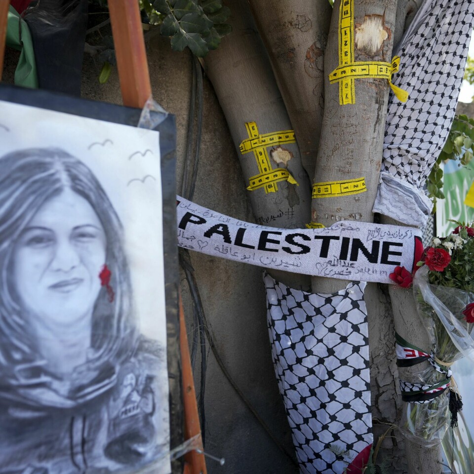 JOURNALISTER: Shireen Abu Akleh jobbet for Al Jezeera. Hun ble skutt og drept i Jenin på den okkuperte Vestbredden i mai. Bildet viser en minnemarkering for journalist Shireen Abu Akleh som jobbet for Al Jezeera. Hun ble skutt og drept i Jenin på den okkuperte Vestbredden i mai.