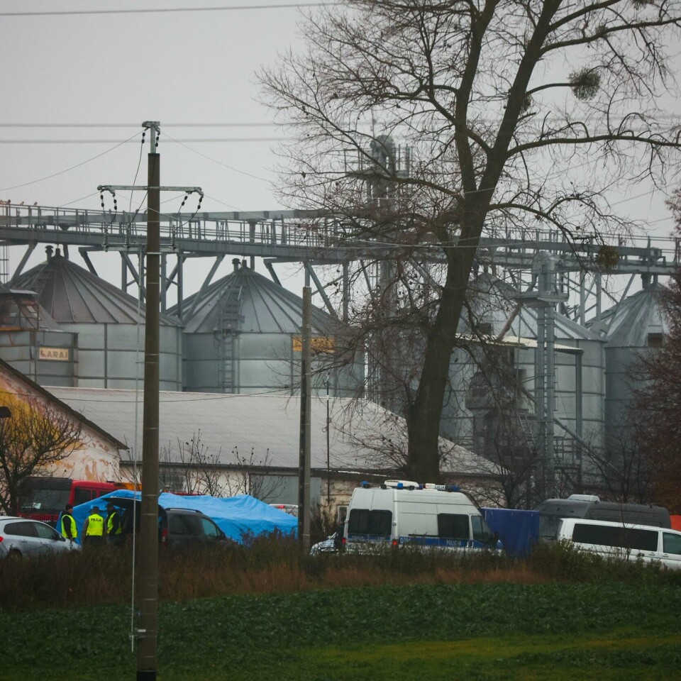 RAKETT: En rakett traff en landsby i Polen tirsdag. To personer ble drept. Bildet er fra landsbyen der en rakett traff tirsdag. Foto: Kacper Pempel / Reuters / NTB